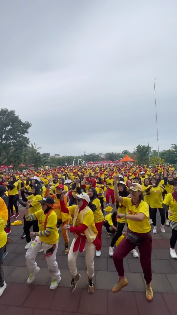 Terima kasih kepada sahabat Batugin yang telah memeriahkan Gebyar Senam Anniversary IOSKI Depok ke-3 & Senam Ginjal Sehat Batugin pada Sabtu, 18 Januari 2025 di Alun-Alun Kota Depok!

Acara ini berlangsung meriah dan penuh energi bersama para instruktur hebat seperti ZIN Billy, Fahmy Fachrezzy, Raymond, ZIN Ayunakita, Deena Puspita, dan Milin.

Mari terus jaga kesehatan tubuh dan ginjal kita! Sayangi Ginjalmu Sedari Dini dengan meminum Batugin 1 Sloki 1 Hari.

Sampai jumpa di acara berikutnya! 💪✨

#GebyarSenamIOSKI #SenamGinjalSehatBatugin #SayangiGinjalmuSedariDini.